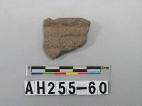 藏品(灰色粗砂陶口緣殘件)的圖片
